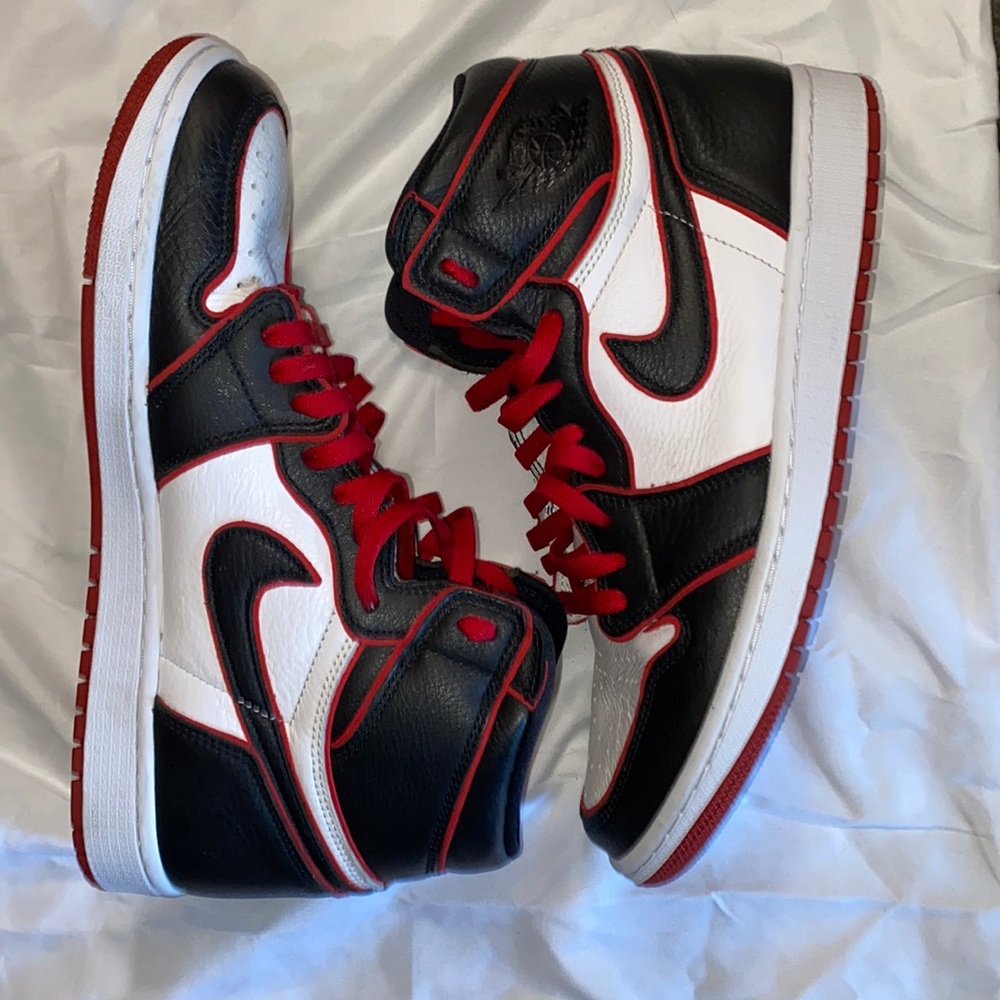 Jordan 1 retro bloodline